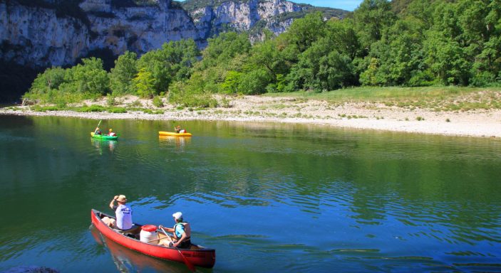 Kayak dans les Gorges : une superbe activité à faire en Ardèche !