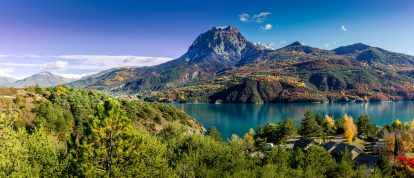 Faire du camping en Hautes-Alpes au pied des montagnes