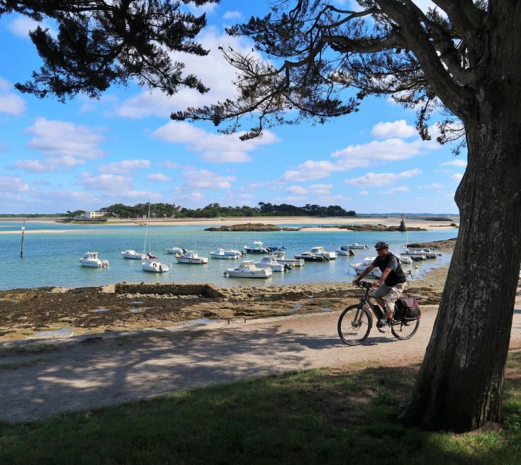 Cyclists on the Brittany coast